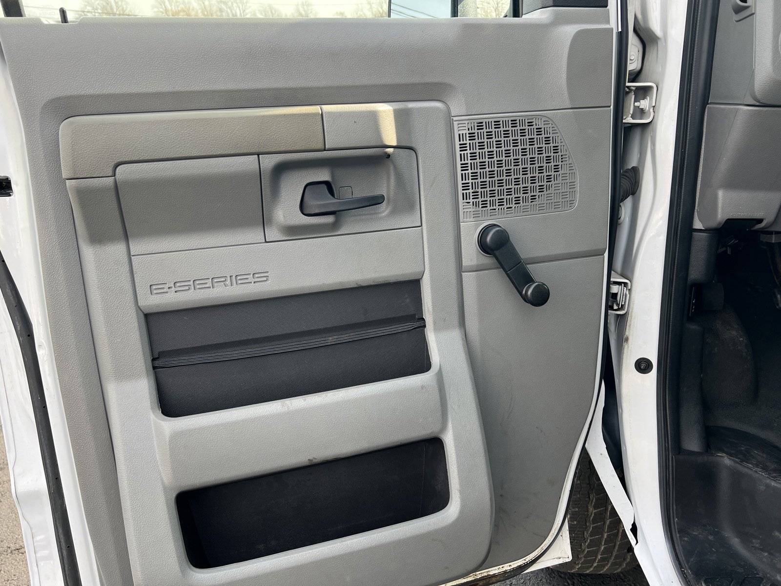 Used 2014 Ford E-350 and Econoline 350 Super Duty image 14