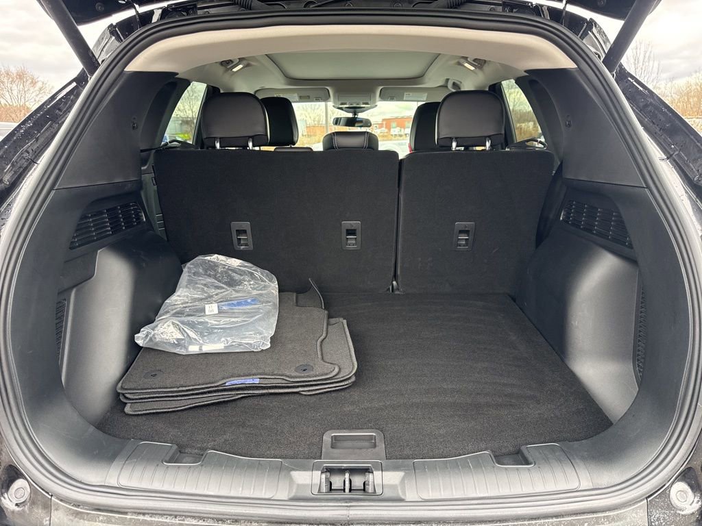 Used 2025 Ford Escape SE w/ Class II Trailer Tow Package FWD image 19