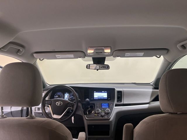 Used 2020 Toyota Sienna L image 17