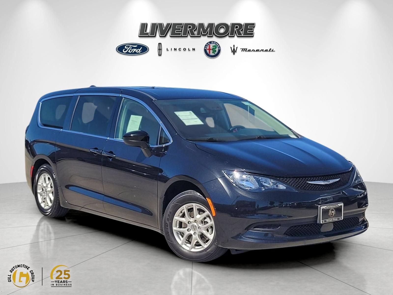 Used 2024 Chrysler Voyager LX FWD image 1