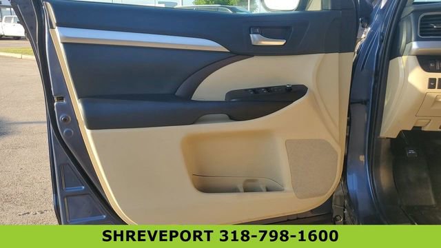 Used 2019 Toyota Highlander XLE FWD image 38