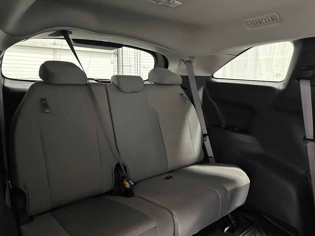 Used 2025 Toyota Sienna LE FWD image 55