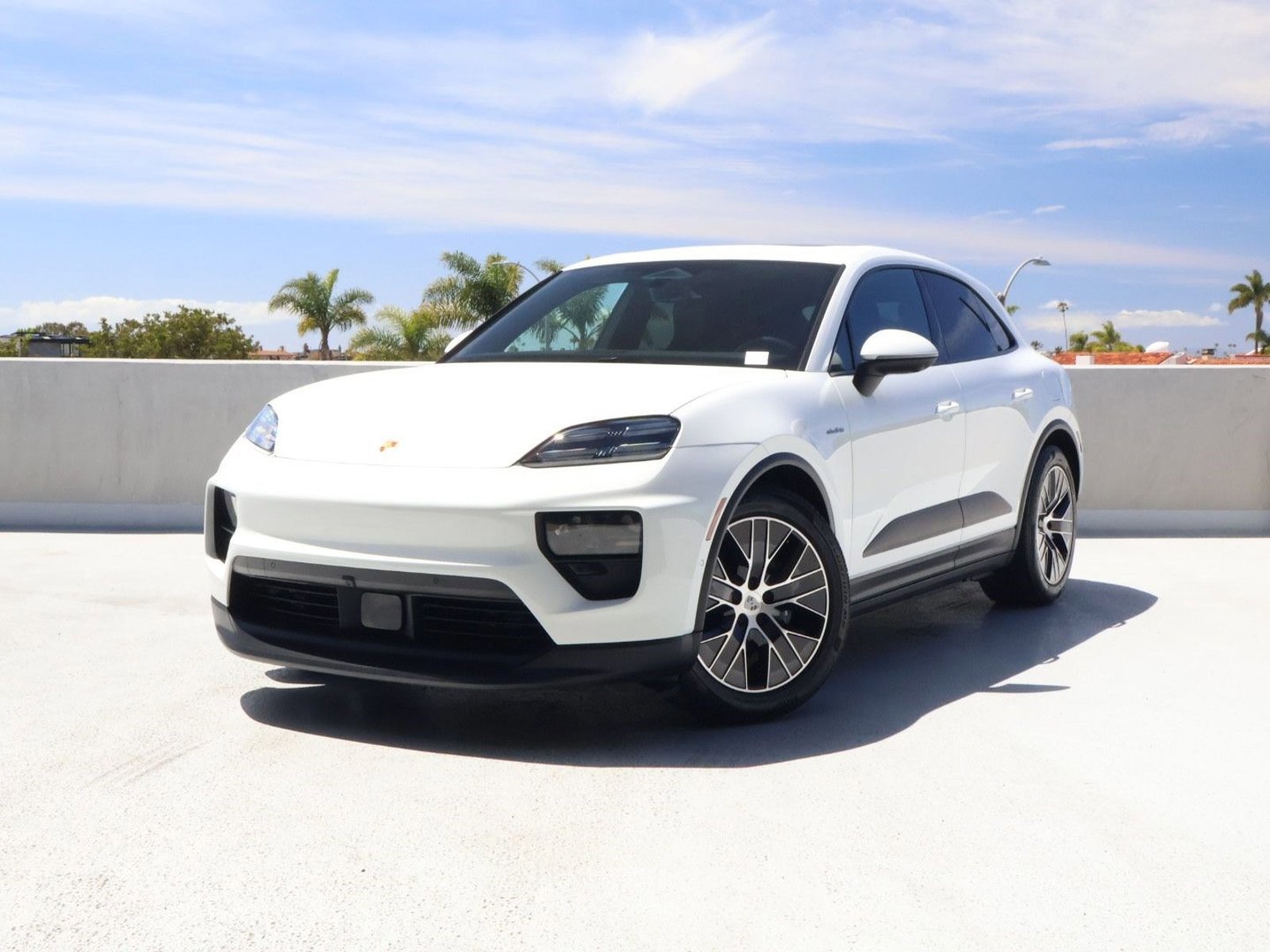 Certified 2025 Porsche Macan Electric RWD image 1