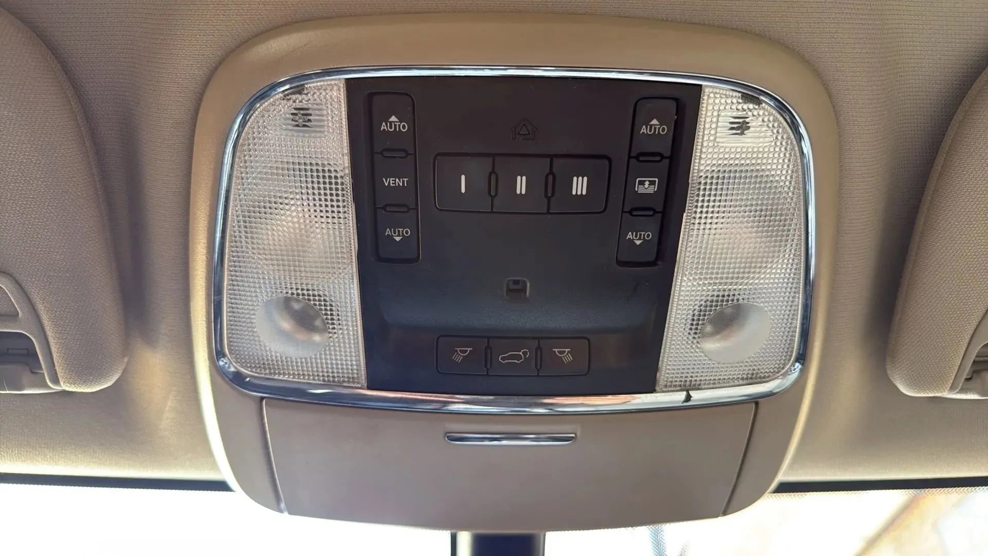 Used 2015 Jeep Grand Cherokee Overland w/ Advanced Technology Group AWD/4WD image 20