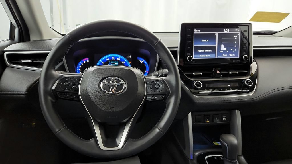 Used 2022 Toyota Corolla Cross XLE w/ Convenience Package AWD/4WD image 28