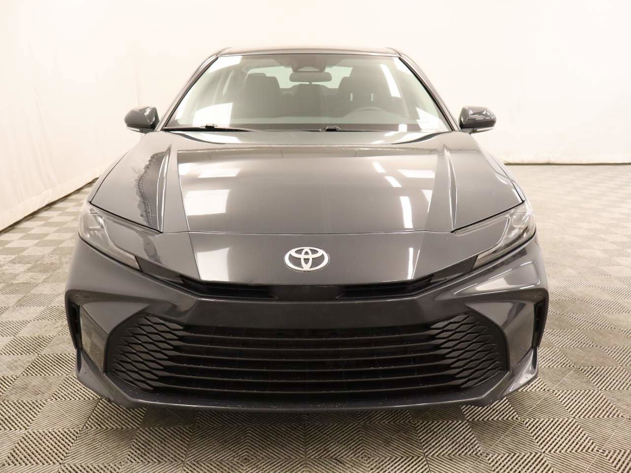 Used 2025 Toyota Camry LE FWD image 4