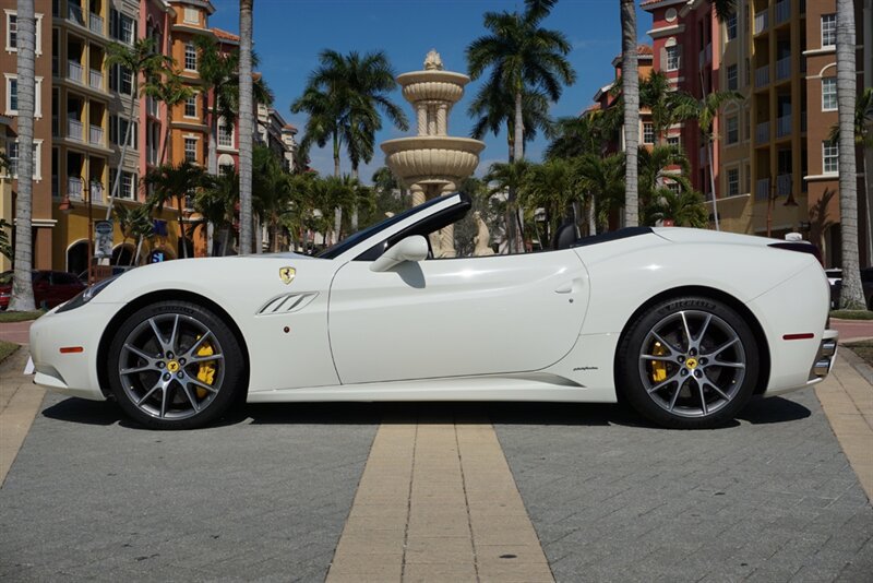 Used 2014 Ferrari California RWD image 5