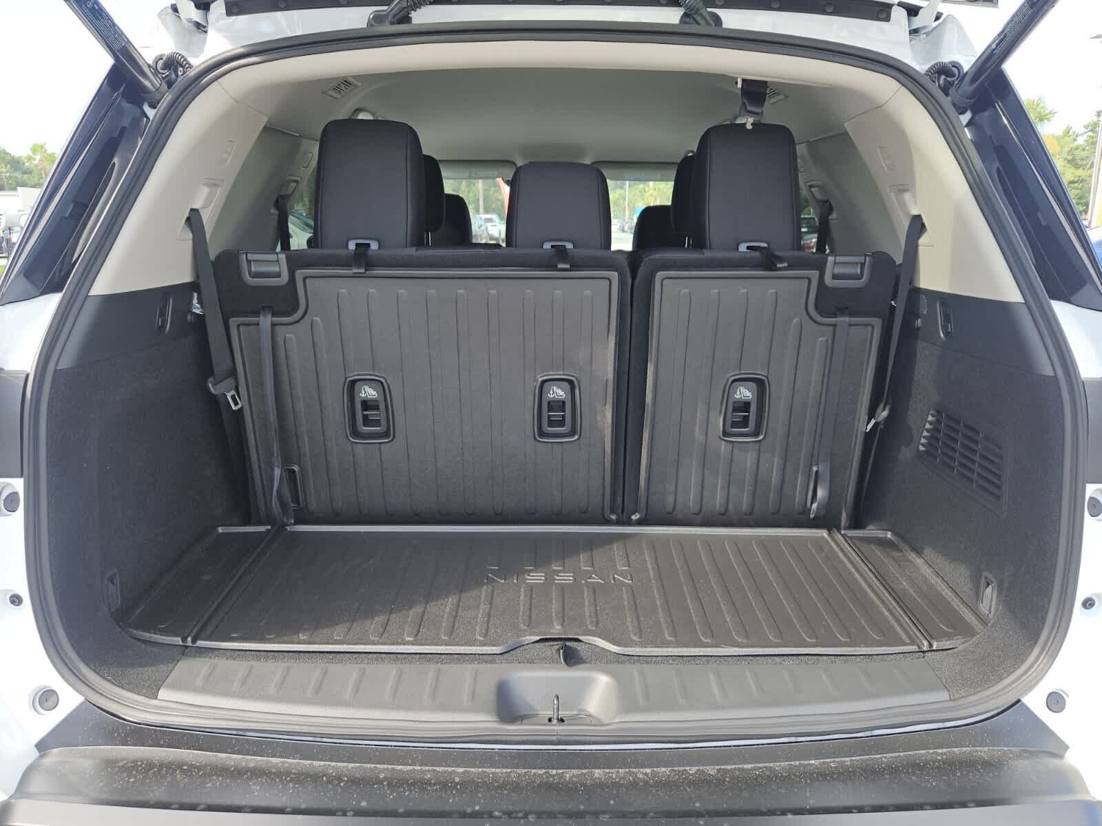 New 2026 Nissan Pathfinder SV w/ Cargo Package FWD image 6