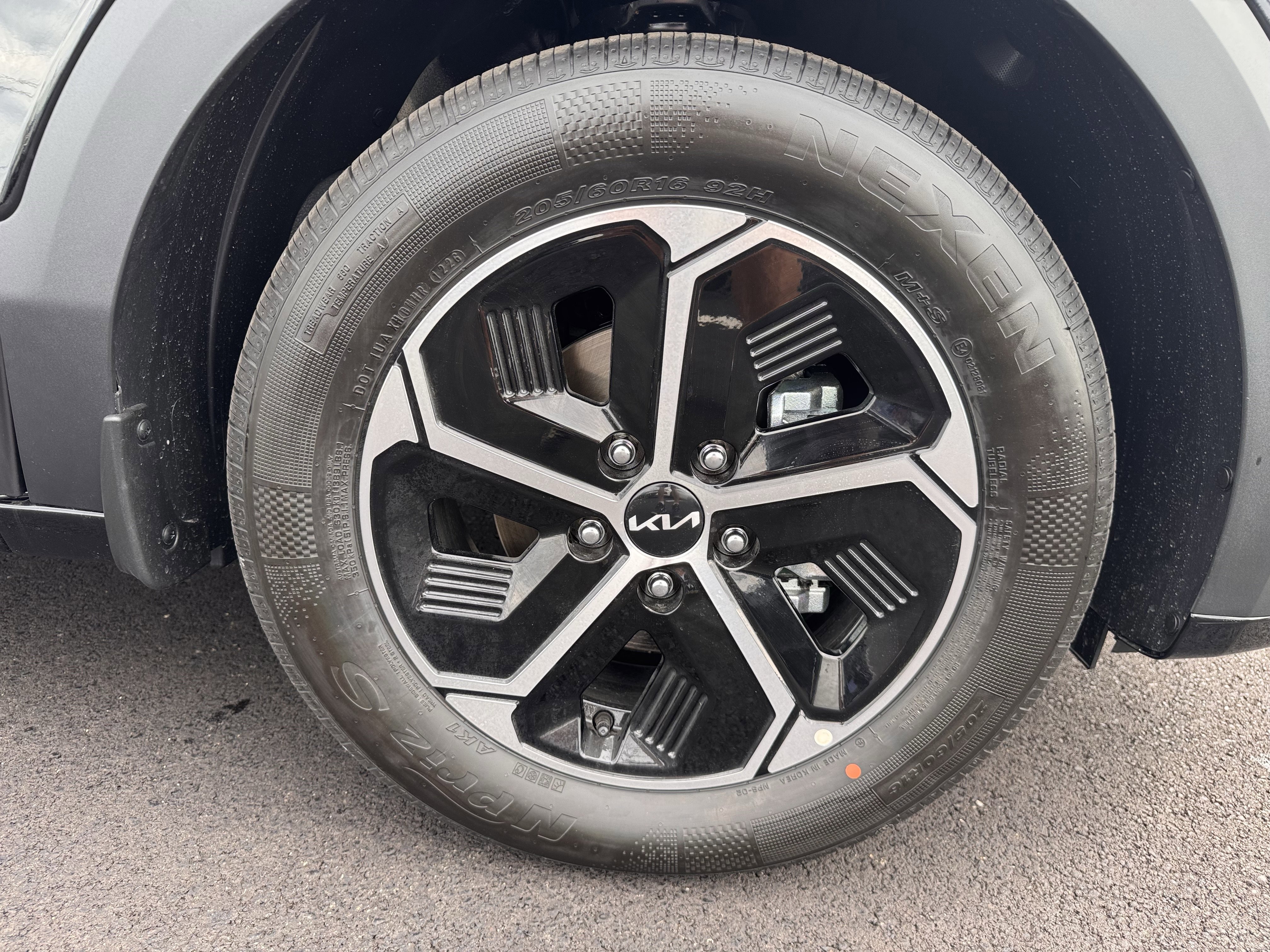 New 2026 Kia Niro EX FWD image 24