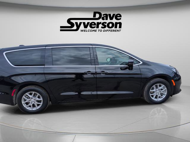 New 2026 Chrysler Voyager LX image 7