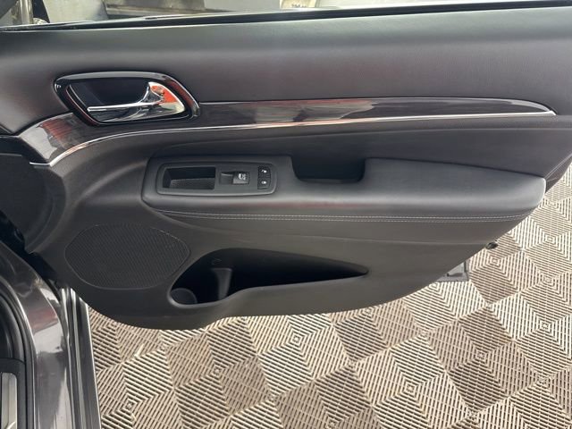 Used 2020 Jeep Grand Cherokee Overland AWD/4WD image 24