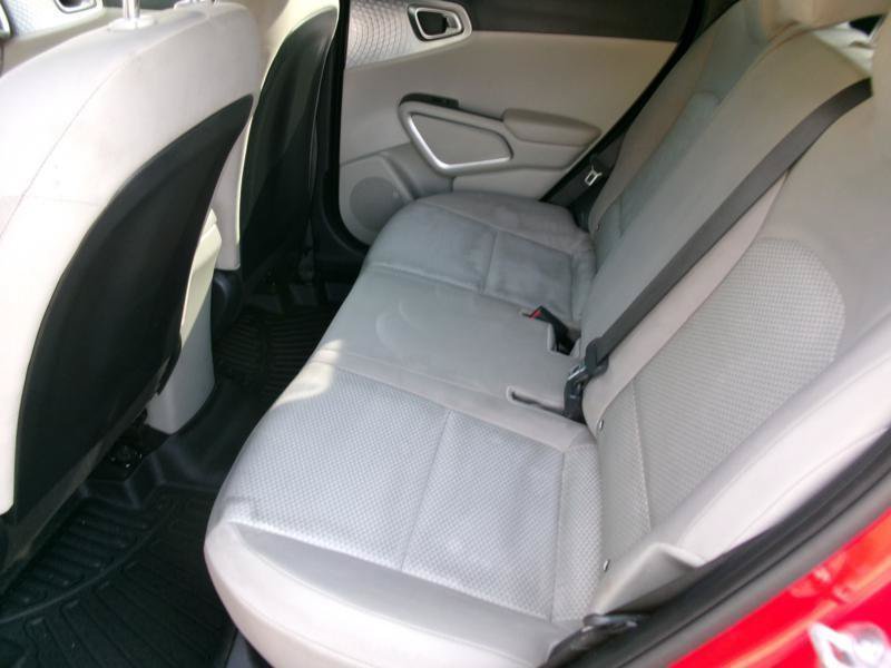 Used 2025 Kia Soul LX FWD image 9