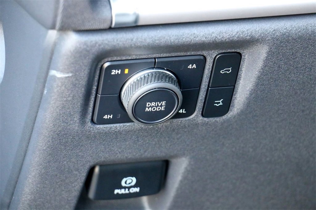 New 2025 Ford Expedition Active image 16