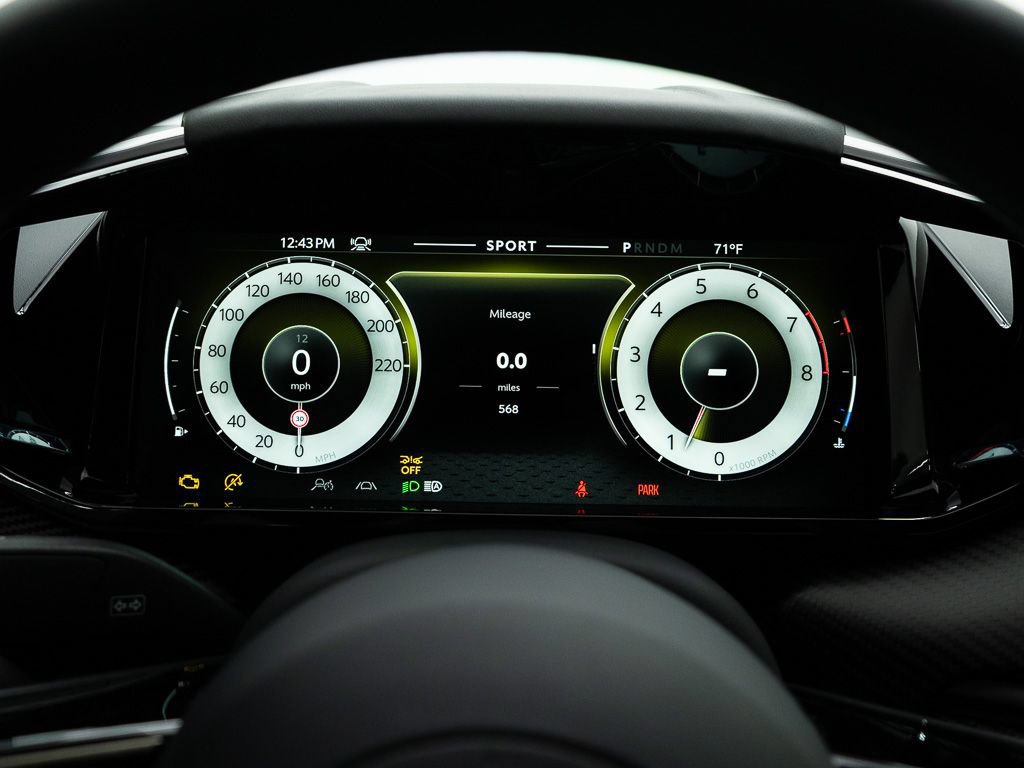 Used 2026 Aston Martin V8 Vantage Coupe RWD image 29