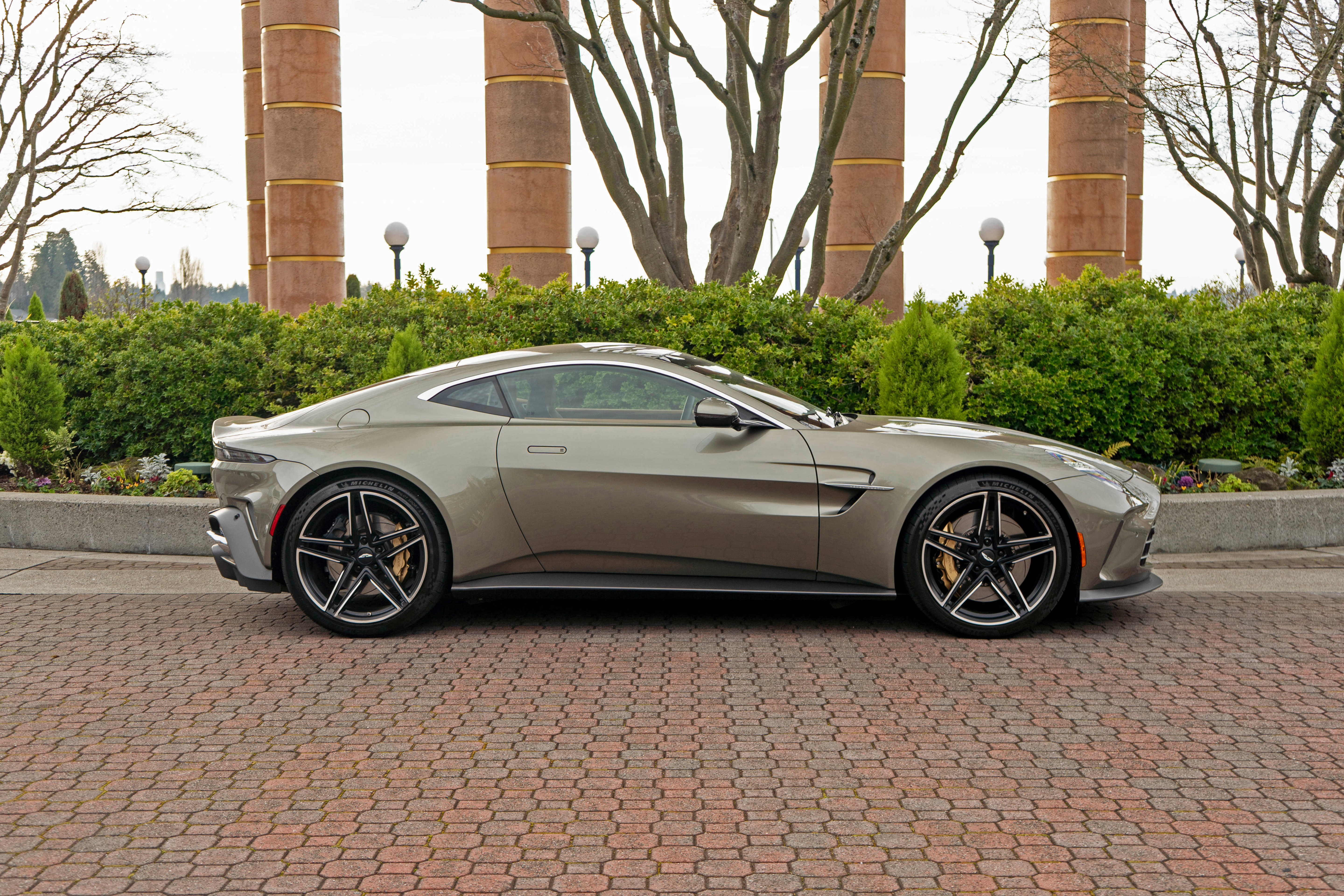 Used 2025 Aston Martin V8 Vantage Coupe image 41