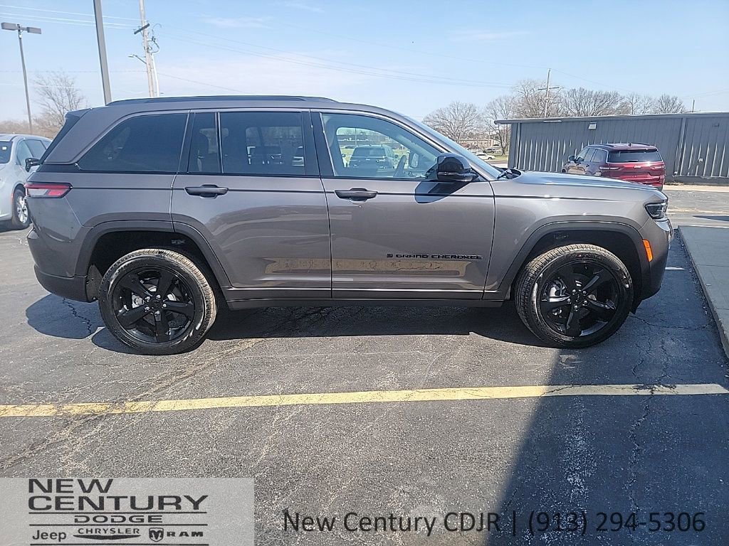 New 2026 Jeep Grand Cherokee Limited w/ Limited Altitude Package AWD/4WD image 6