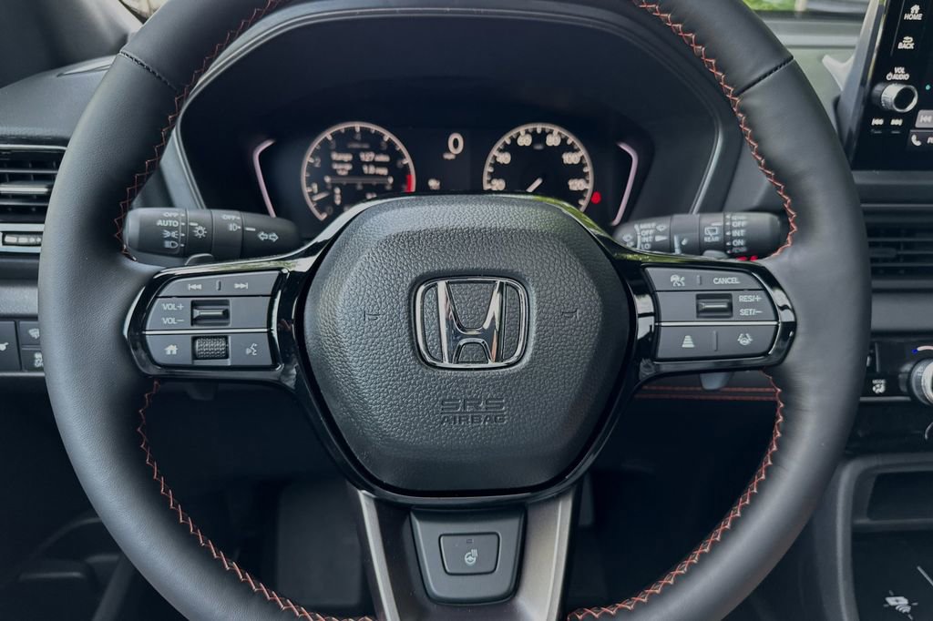 Used 2025 Honda Pilot TrailSport image 21