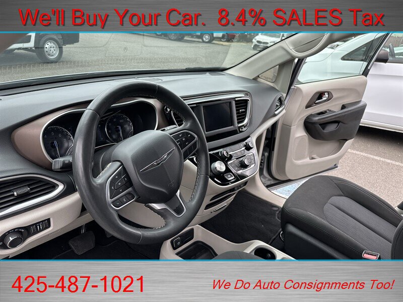 Used 2022 Chrysler Voyager LX FWD image 21