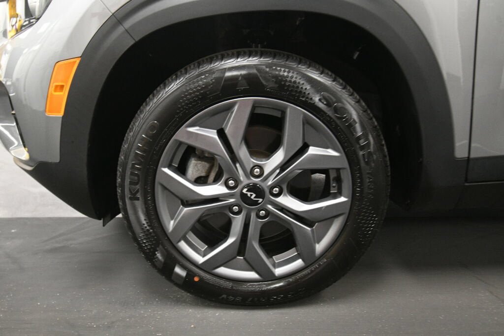 Used 2024 Kia Seltos LX AWD/4WD image 31