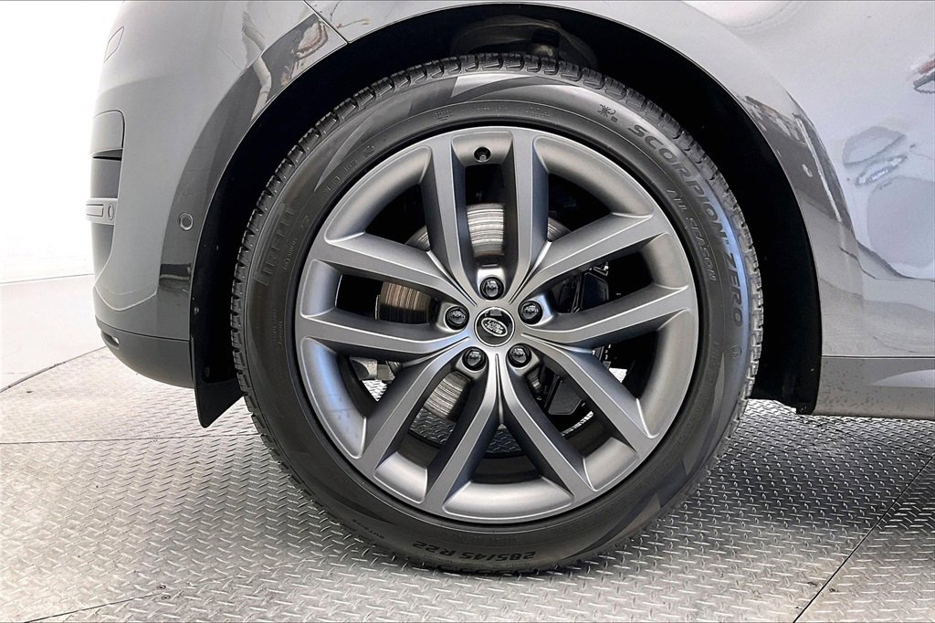 Used 2025 Land Rover Range Rover Sport SE image 8