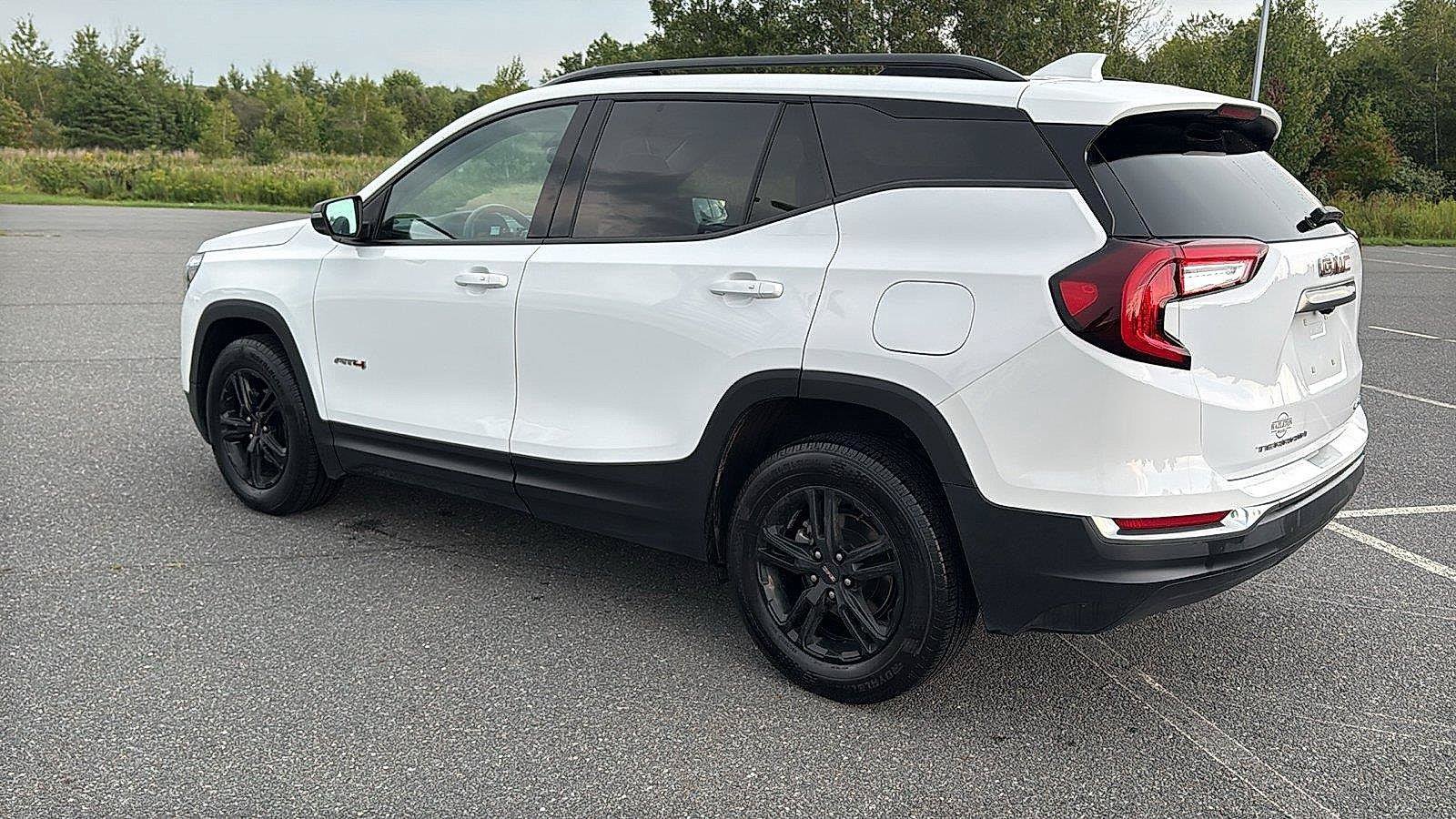 Used 2022 GMC Terrain AT4 AWD/4WD image 9