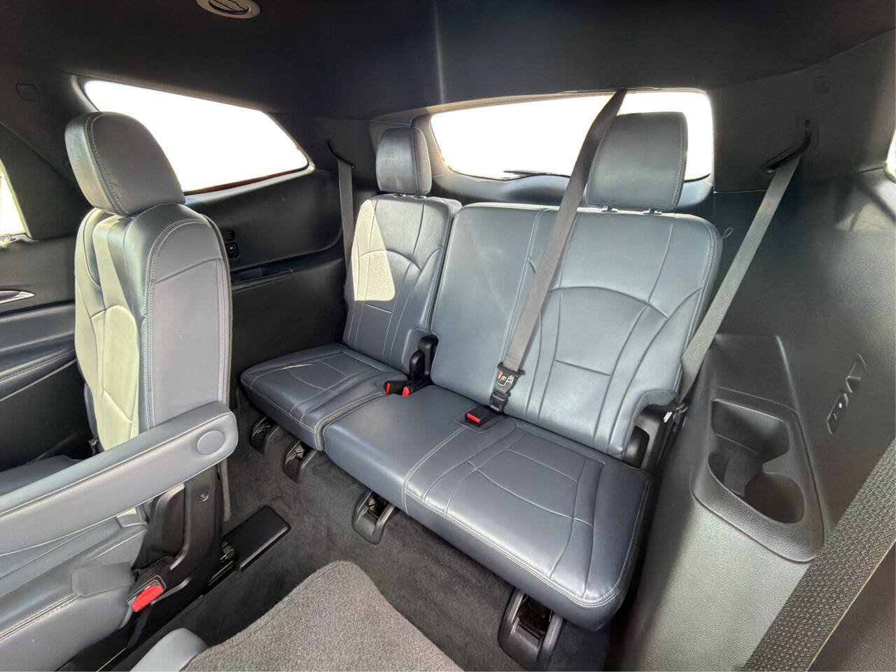 Used 2022 Buick Enclave Essence w/ Sport Touring Edition FWD image 36