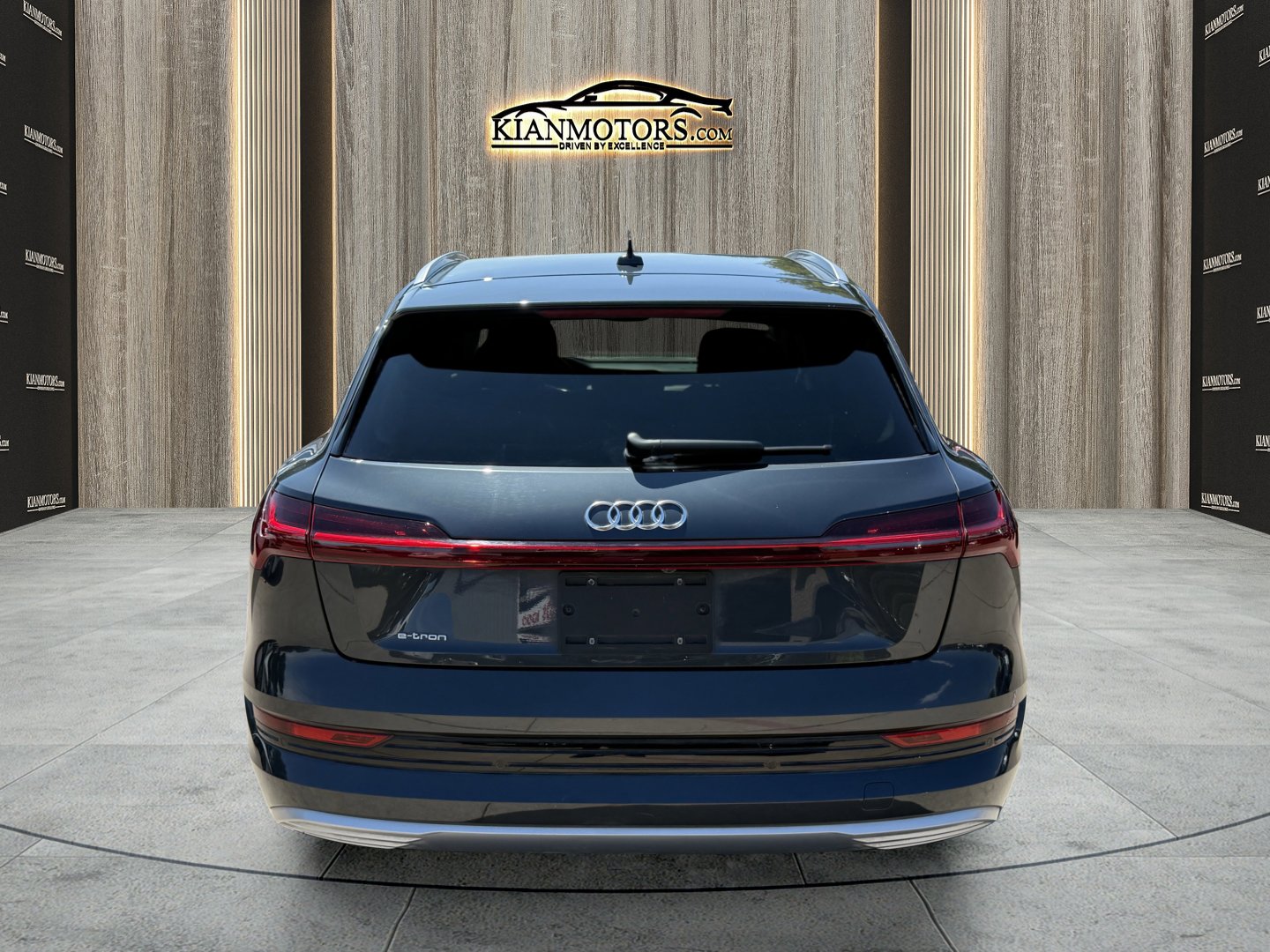 Used 2019 Audi e-tron Prestige w/ Prestige Package image 6