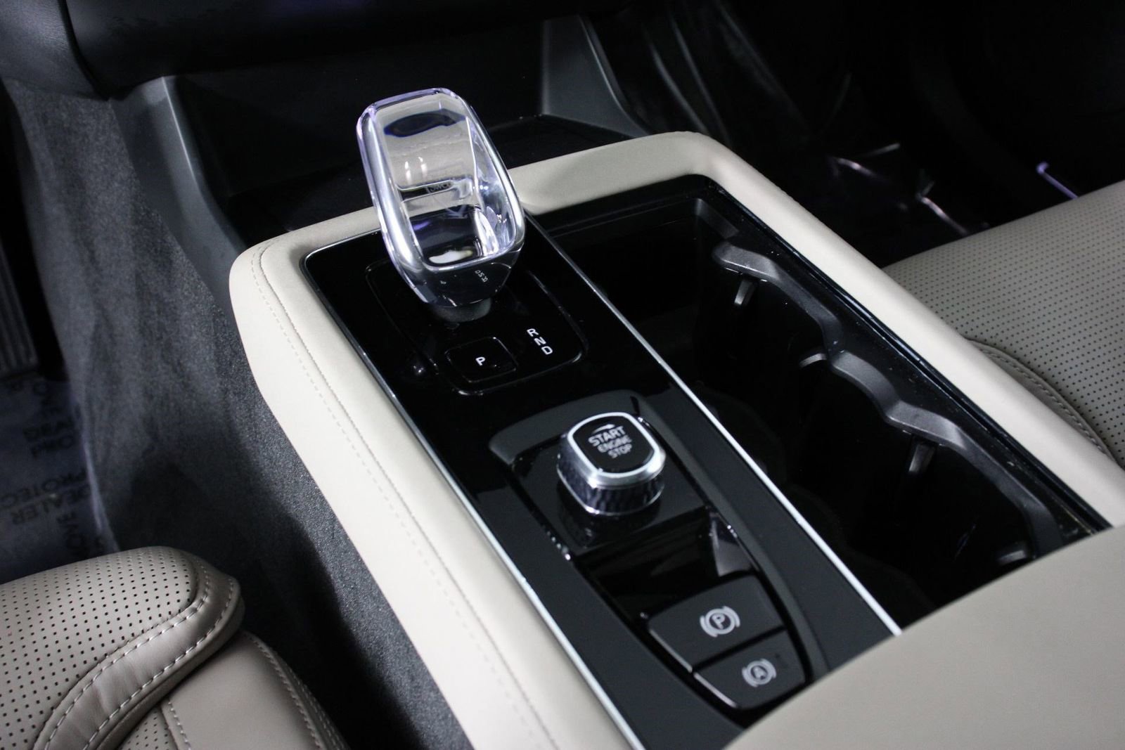 Certified 2025 Volvo XC90 B6 Ultra image 15