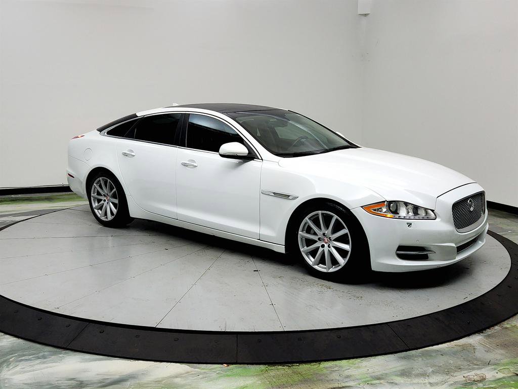 Used 2015 Jaguar XJ image 3
