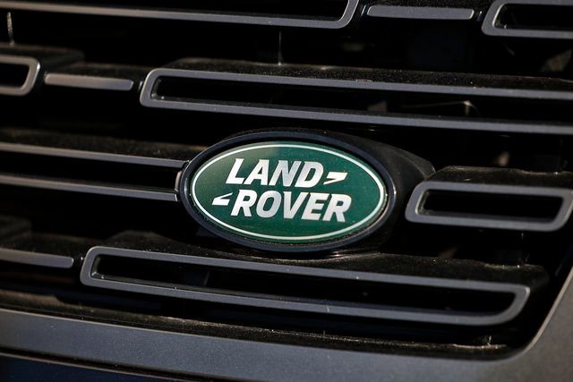 New 2025 Land Rover Range Rover Long Wheelbase SE AWD/4WD image 7
