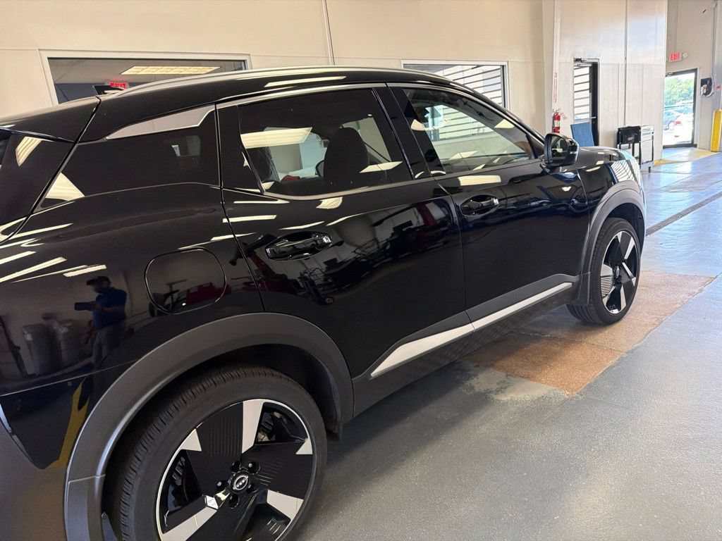 Used 2025 Nissan Kicks SR AWD/4WD image 7