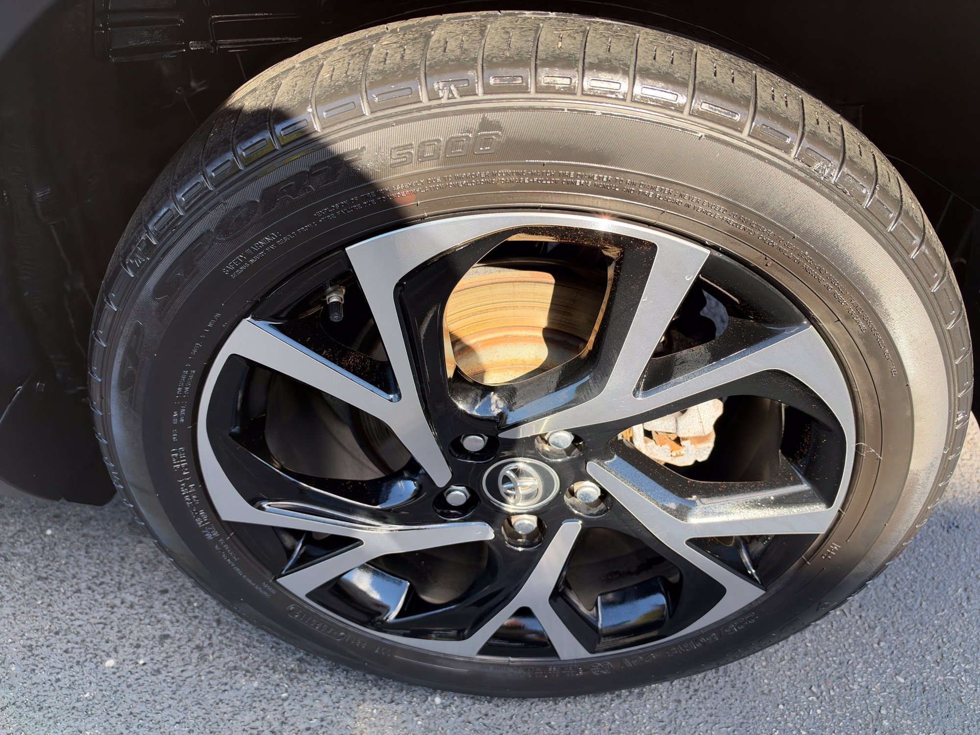 Used 2019 Toyota C-HR Limited FWD image 10