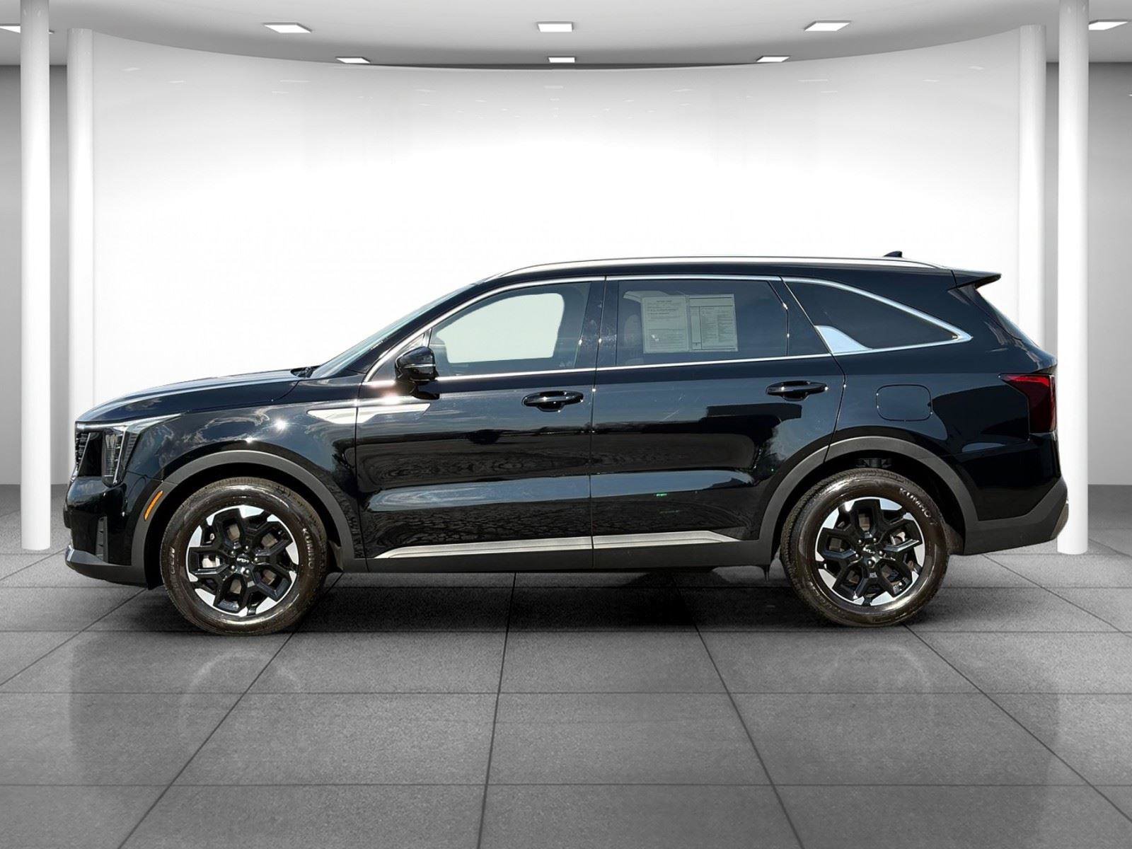 Used 2024 Kia Sorento S w/ Panoramic Sunroof Package FWD image 4