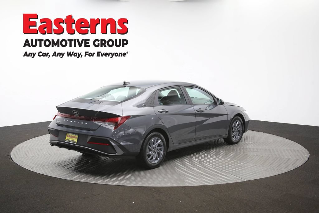 Used 2024 Hyundai Elantra SEL FWD image 39