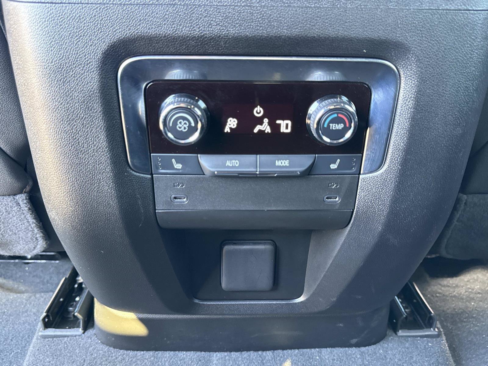 Used 2025 Chevrolet Tahoe High Country AWD/4WD image 31