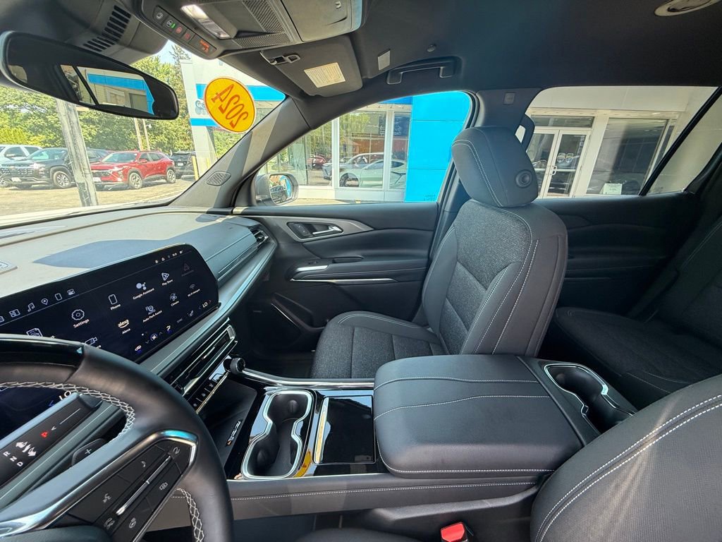 Used 2024 Chevrolet Traverse LT w/ Enhanced Driving Package image 18