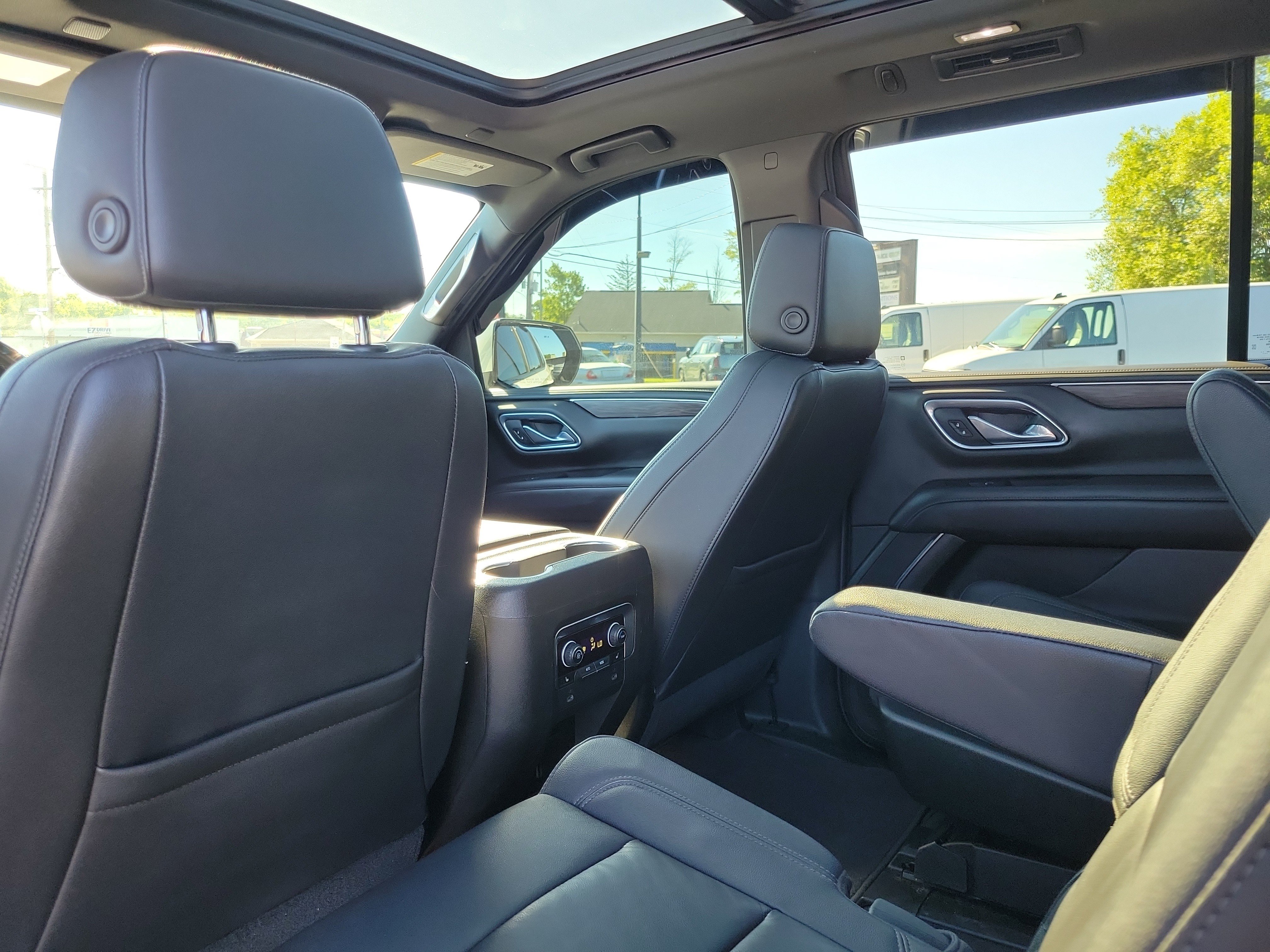 Used 2021 Chevrolet Tahoe Z71 w/ Z71 Off-Road Package AWD/4WD image 14