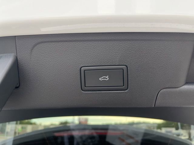 New 2026 Volkswagen Atlas Cross Sport SEL R-Line image 28