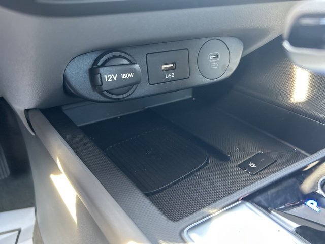 Used 2025 Hyundai Elantra SEL image 25