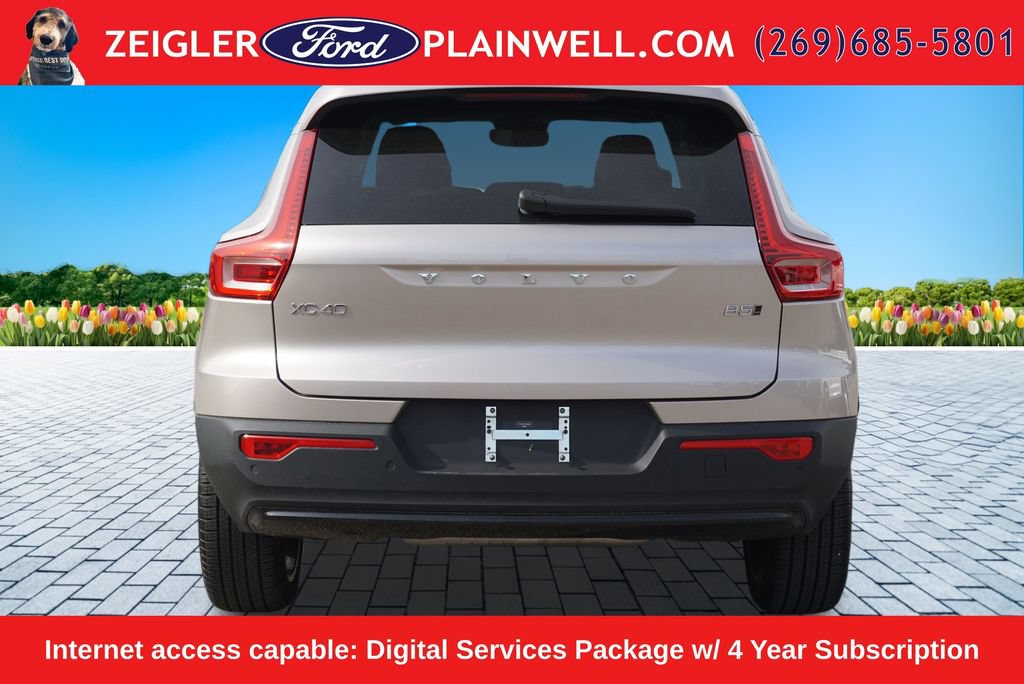 Used 2024 Volvo XC40 B5 Plus w/ Protection Package Premier AWD/4WD image 4