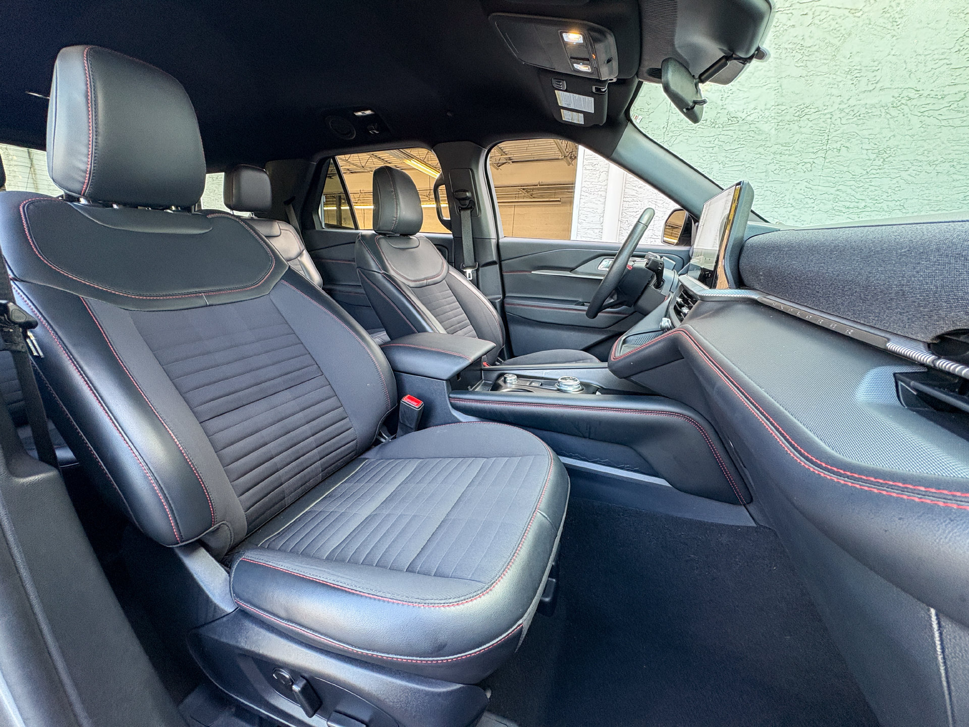 Used 2025 Ford Explorer ST-Line w/ ST-Line Street Pack AWD/4WD image 24