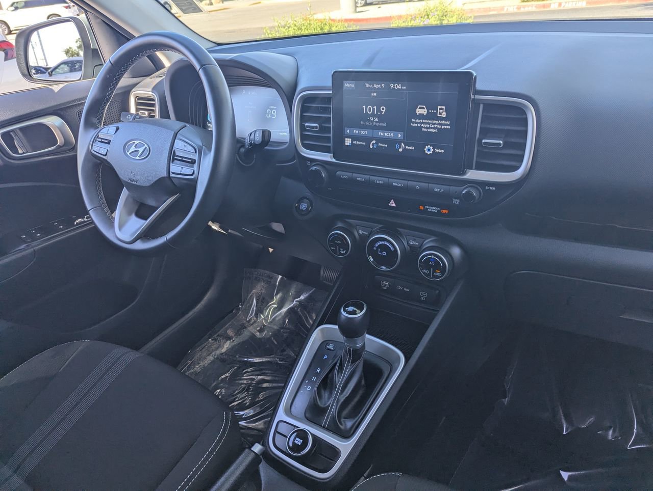 Used 2025 Hyundai Venue SEL image 13