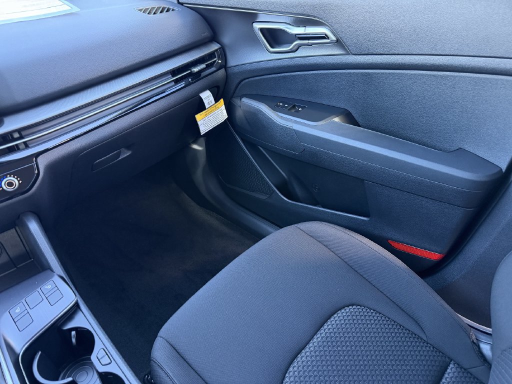 New 2027 Kia Sportage LX FWD image 15