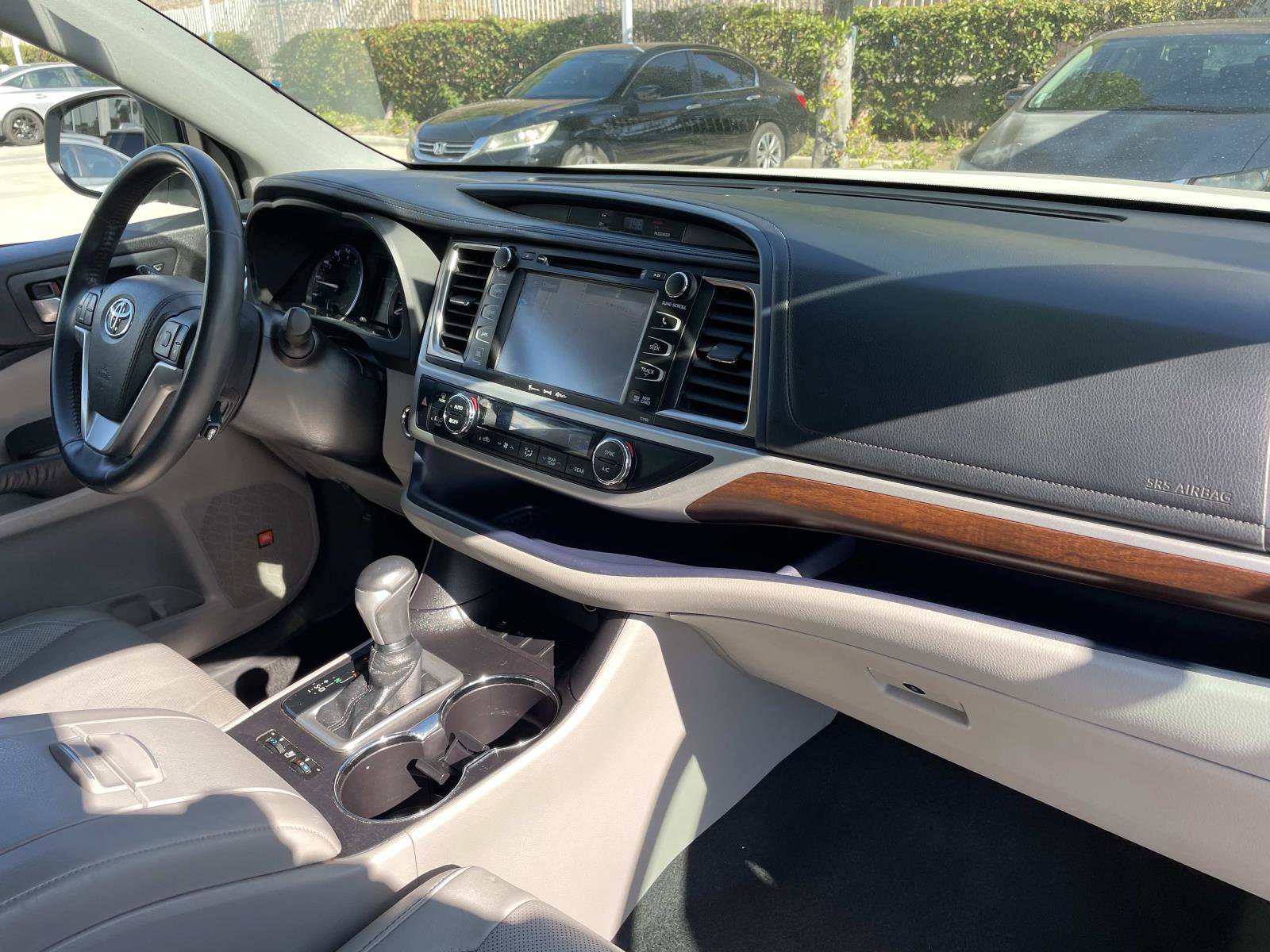 Used 2016 Toyota Highlander Limited image 24