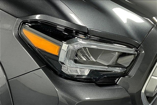 Used 2021 Toyota Tacoma Limited image 29