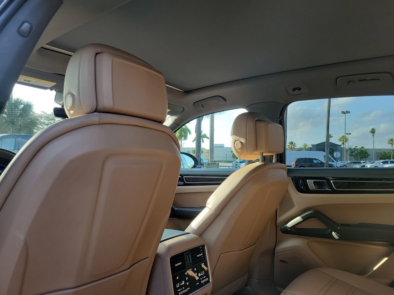 Used 2023 Porsche Cayenne Platinum Edition image 12