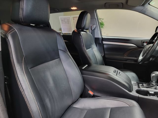 Used 2017 Toyota Highlander XLE AWD/4WD image 16