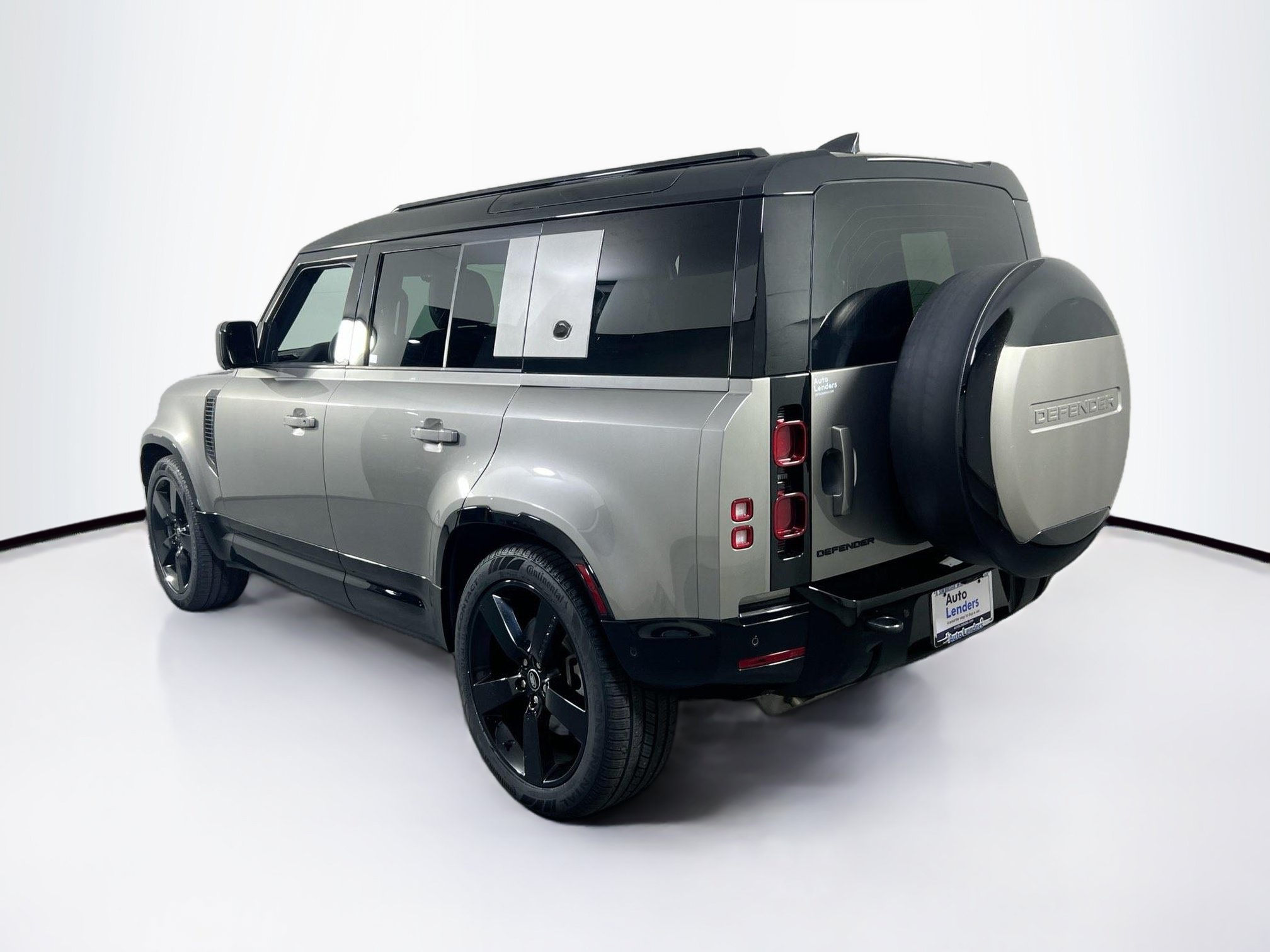 Used 2024 Land Rover Defender 110 X-Dynamic SE AWD/4WD image 7