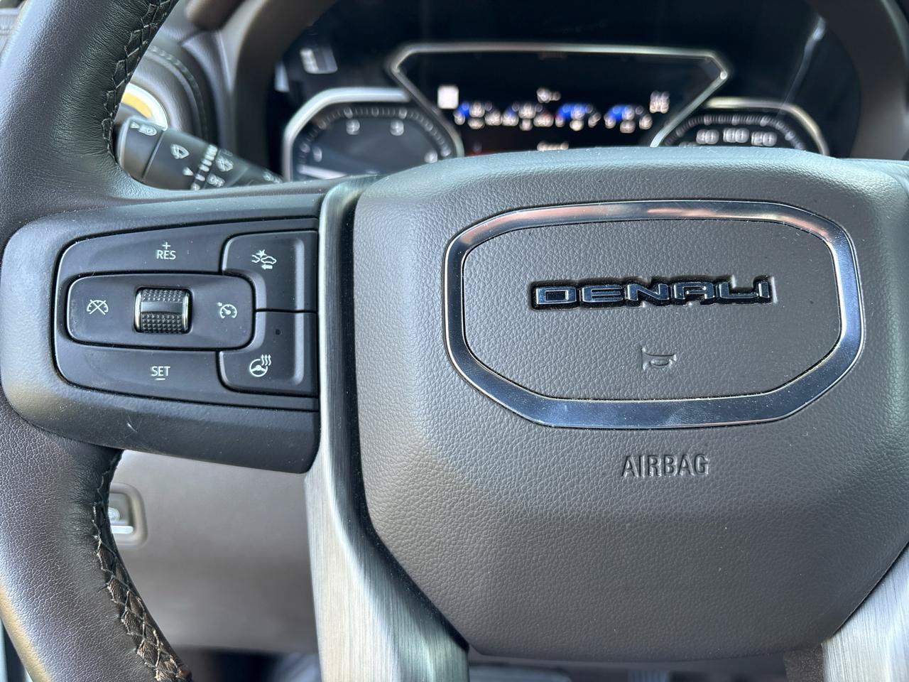 Used 2021 GMC Sierra 3500 Denali w/ Technology Package AWD/4WD image 23