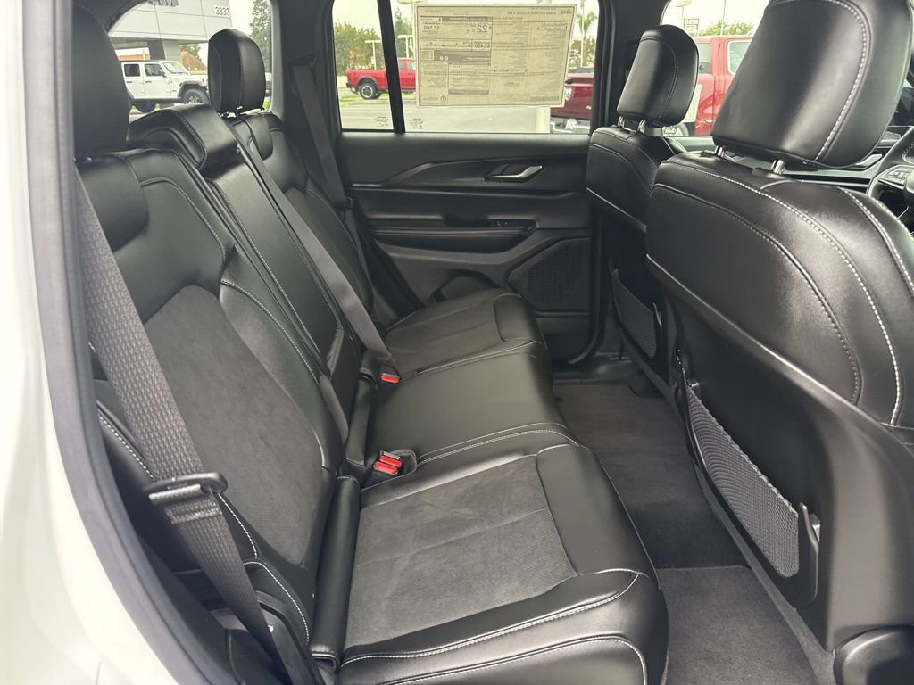 New 2025 Jeep Grand Cherokee Altitude AWD/4WD image 17